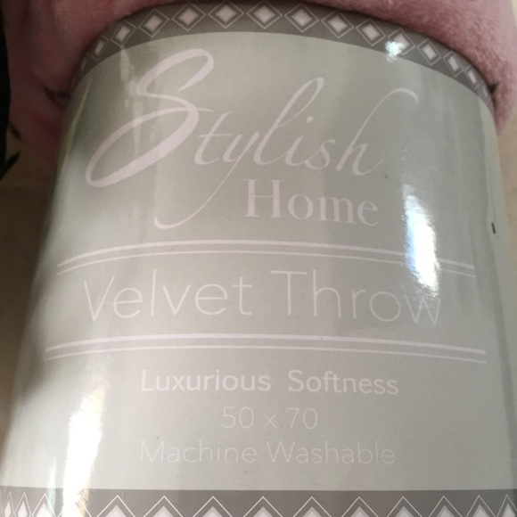 Stylish Home Soft Pink w/ Gray Stars Velvet Throw - Picture 4 of 4